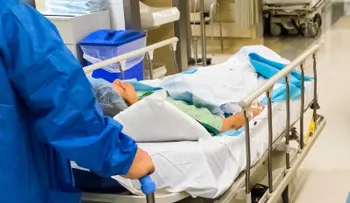 Mujer con 30 años en coma despierta luego de escuchar a su hijo discutiendo