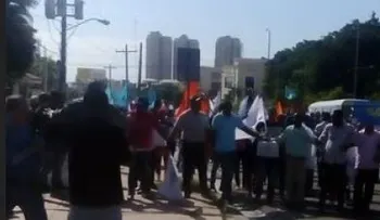 Profesores UASD marchan hacia el Palacio en demanda de aumento