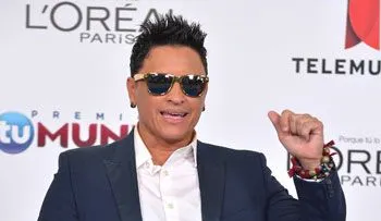 Elvis Crespo revela que es alcohólico