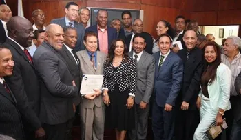 CDDH reconoce a directora Hospital Ney Arias Lora por aportes a la sociedad