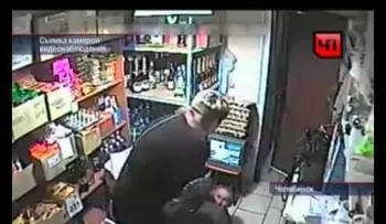 No te metas con las rusas: una dependienta tumba a golpes a un boxeador