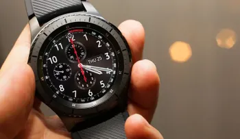 Sansung lanza su nuevo reloj inteligente, el Gear S3, circular y en acero