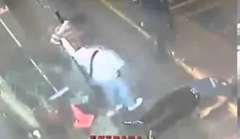QUE CRUEL Captado en video como un niño prende en fuego a un perro