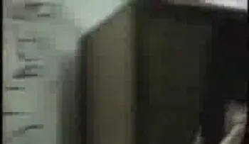 Video: Casi se muere del susto: Cruel broma una hermosa venezolana