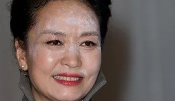 Maquillaje le juega mala pasada a primera dama de China