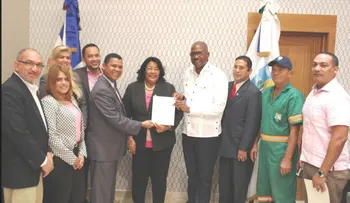 Alcaldía SDE entrega regalía pascual con recursos propios