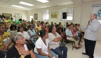 Primera Dama brinda prevención cáncer de mamas y osteoporosis