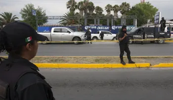 Encuentran restos de 56 personas en fosa en Nuevo León, México