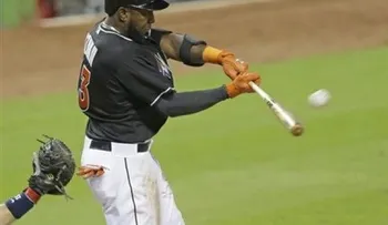 Ozuna pega jonrón y Marlins concretan barrida ante Bravos
