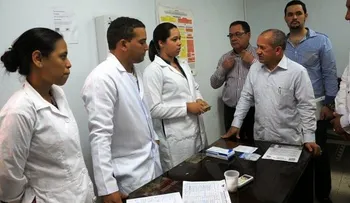 Freddy Hidalgo supervisa remodelación hospital de Elías Piña