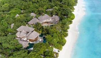 Este resort de lujo en las Maldivas está buscando un vendedor de libros