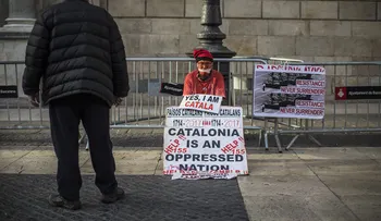 "Sin papeles no eres nada": lo que está en juego para los inmigrantes en las elecciones de Cataluña