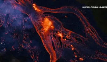 La lava en Hawai llega al Pacífico y provoca un nuevo peligro para los residentes