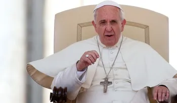 El papa Francisco advierte del pronto colapso de la economía mundial 