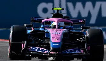 Colapinto abandonó en Austin tras un toque con Lindblad; Antonelli ganó y se acerca al título más joven de la F1