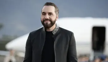 Bukele afirma que Dios le dará la victoria sobre las pandillas de Haití y responde a críticas