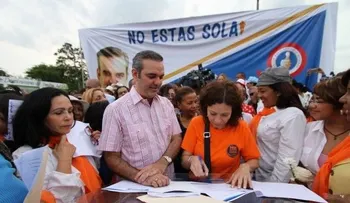 Abinader se compromete a impulsar políticas de no violencia contra la mujer