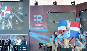 Presidente Medina junto al ministro Navarro deja iniciado año escolar con nuevas iniciativas de calidad educativa