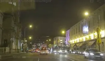 Policía perdona multa a peleador de la UFC ¡a cambio de selfie! (VIDEO)