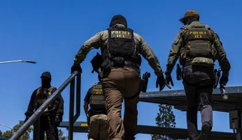 Denunciante señala fallas sistémicas en verificación de antecedentes de nuevos reclutas de ICE
