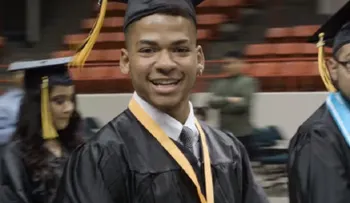 De niño de la calle a graduado becado rumbo a la universidad