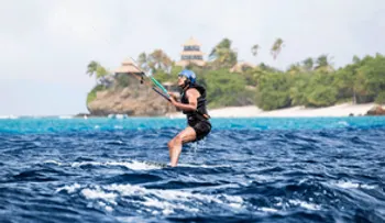 Obama vuelve a surfear, tras tenerlo prohibido por el Servicio Secreto