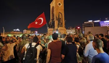 Al menos 17 policías muertos y un helicóptero derribado en asonada de Turquía