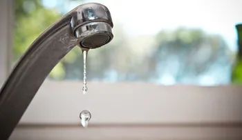 Moradores de Las Praderas denuncian escases de agua potable