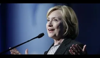 Hillary Clinton avala medida migratoria de Obama 