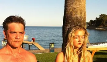 La hija del actor John Michie fue filmada por su novio mientras moría