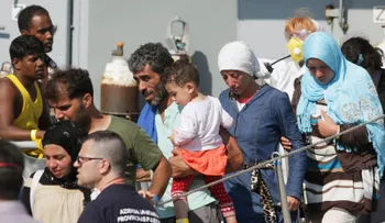 Miles de inmigrantes provinientes de Libia fueron rescatados en aguas del Mediterráneo