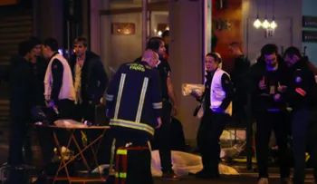 Al menos 100 muertos al concluir asalto a sala de conciertos en París