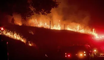  Incendio en California destruye ocho inmuebles, hay desalojos 