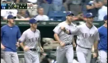 Ortiz pega triple y Boston arrolla a Rangers