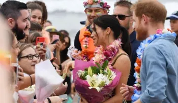 Enrique y Meghan descalzos en una playa de Sídney por la salud mental