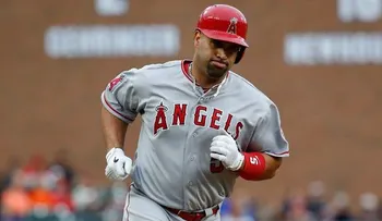 Pujols sacude su jonrón 554 y se coloca a uno de Manny Ramírez