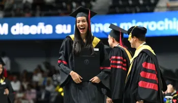 PUCMM gradúa 953 profesionales y pide políticas educativas más allá de los ciclos políticos