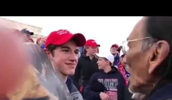 EEUU dividido por enfrentamiento entre un nativo americano y estudiantes pro Trump