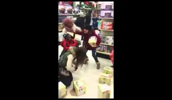 Consumir hasta morir: así celebran el Black Friday 2015 (VIDEO)