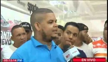 Autoridades allanan 39 tiendas de venta de celulares en Plaza Central