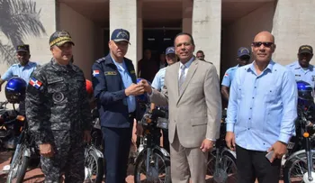 Minerd entrega 140 motocicletas a Policía Escolar para seguridad de estudiantes