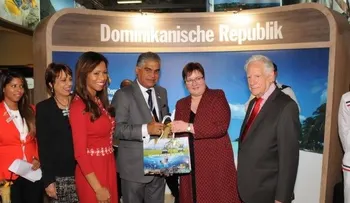 Secretaria de Estado de Economía de Alemania visita stand RD
