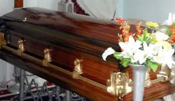 Familiares escucharon ruidos en el ataúd y alertaron a las autoridades 