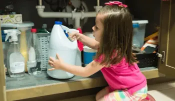 Dos niños se intoxican con veneno y detergente en Puerto Rico