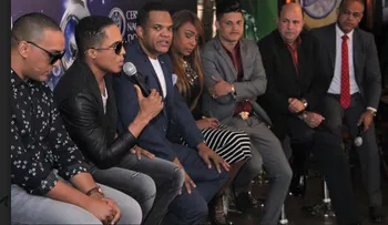 Salseros abarrotan bar del Teatro Nacional en â??Conversando con los Nominadosâ?