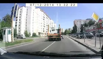 Un camión pasa por encima de una chica rusa y ella sobrevive