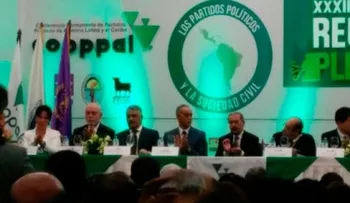 Danilo empieza hablar con la prensa; dice salud de su padre está mejorando