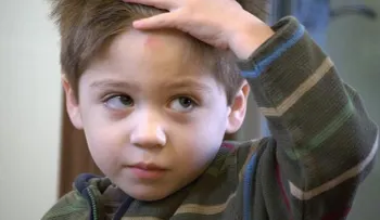 Cómo los golpes en la cabeza pueden afectar a la vida de un niño