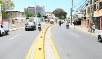Comunitarios Los 3 Brazos y alcalde SDE destacan trabajos de MOPC en avenida da acceso a ese sector