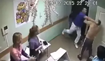 Insólito...inaudito: Mira como este doctor mata a un paciente (VIDEO)